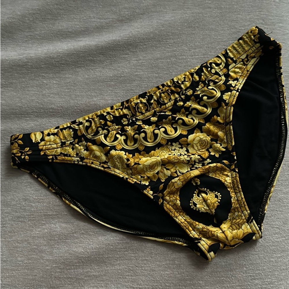 Versace Barocco briefs size 4